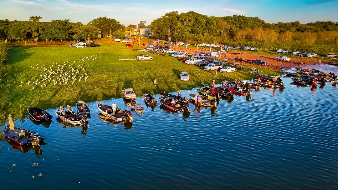 Desembarcadouro público e rampa náutica de barcos em Cardoso-SP